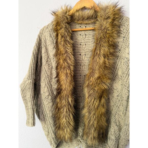 Chunky Knit Cardigan Sweater Faux Fur Trim Collar Cozy oversize Beige Women M/L - Picture 2 of 8